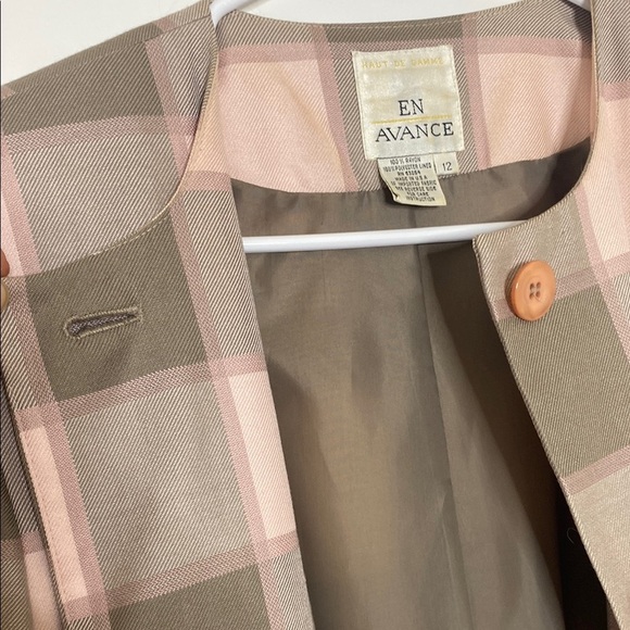 Pink and Brown Blazer with Classic Checkered Pattern - Picture 4 of 7